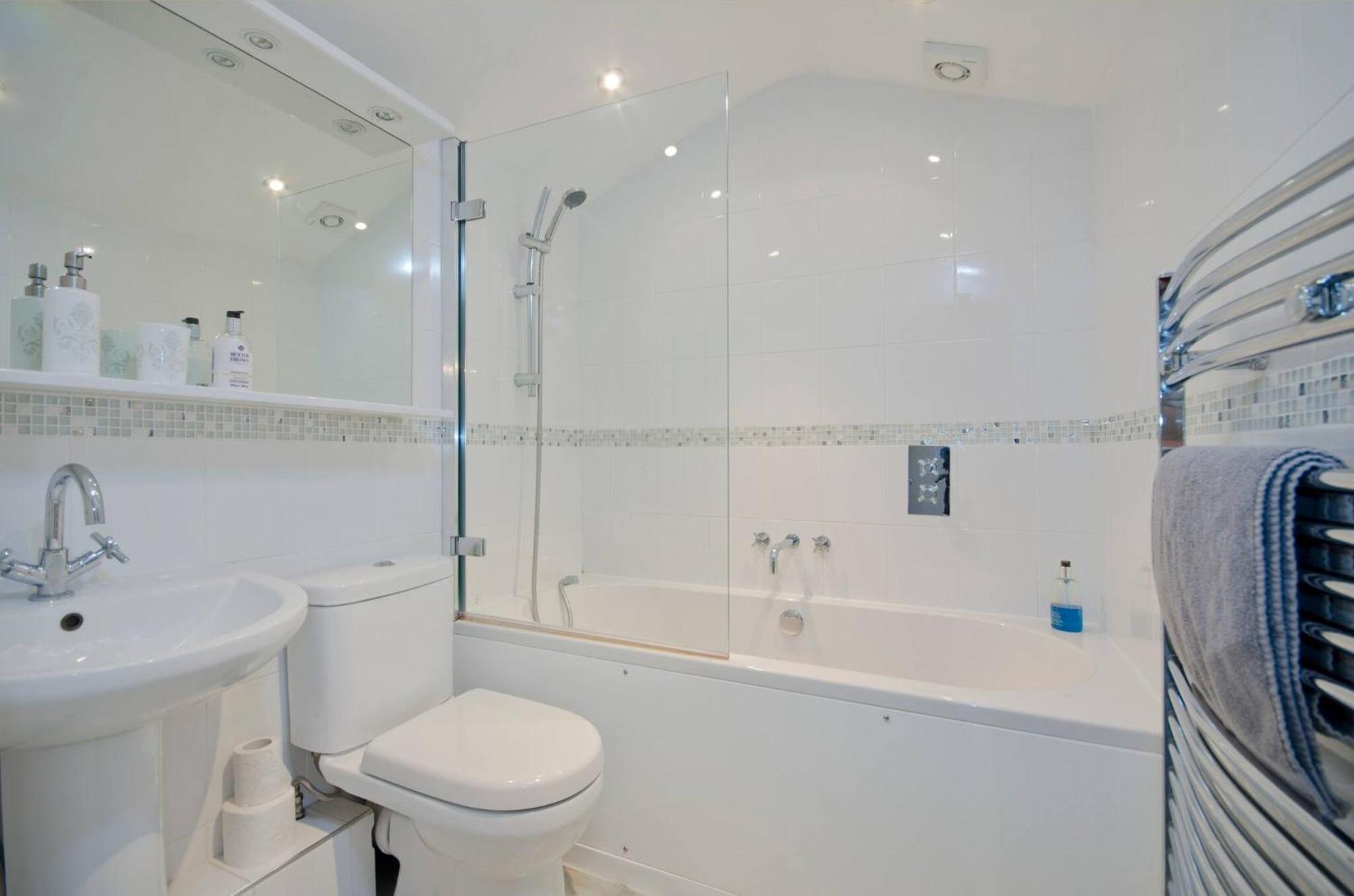 Seaview Regency Apartment With Private Parking برايتون المظهر الخارجي الصورة